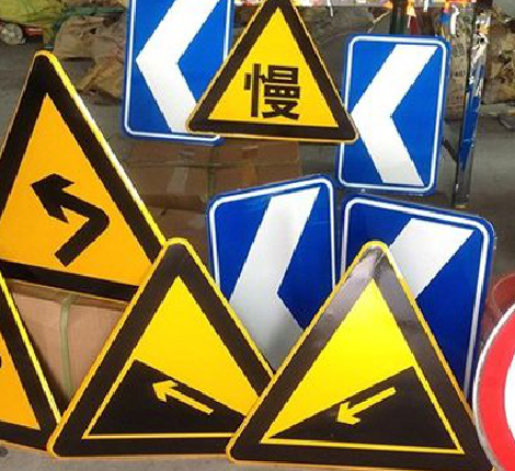 平江标识标牌中颜色的确定是很重要的。